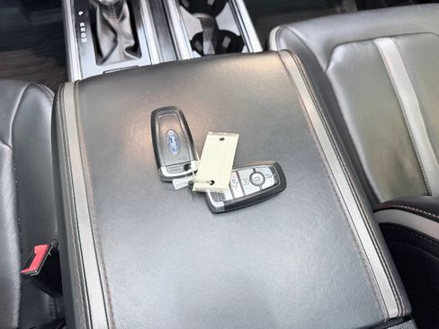 Used 2018 Ford F150 Platinum w/ Equipment Group 701A Luxury AWD/4WD image 26