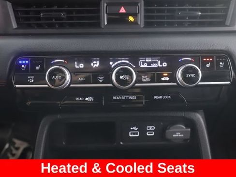 Used 2025 Honda Pilot Black Edition image 4