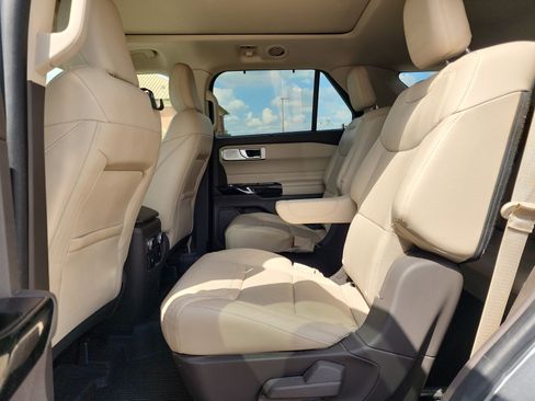 Used 2022 Ford Explorer Platinum w/ Equipment Group 601A image 11