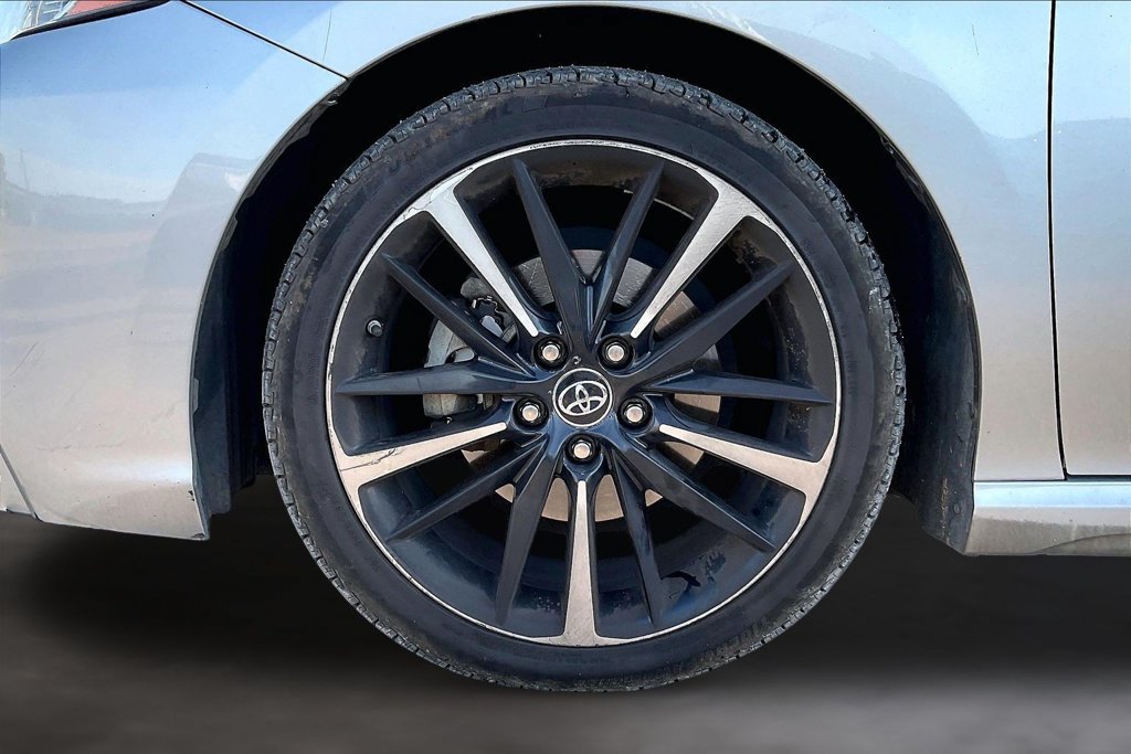 Used 2020 Toyota Camry SE FWD image 31