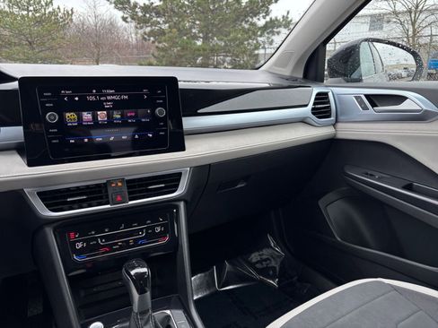 Used 2025 Volkswagen Taos SE AWD/4WD image 37