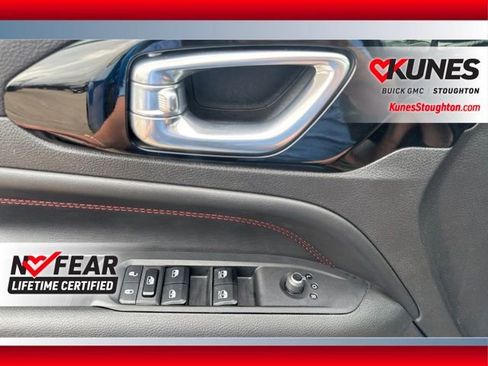 Used 2025 Jeep Compass Trailhawk AWD/4WD image 31