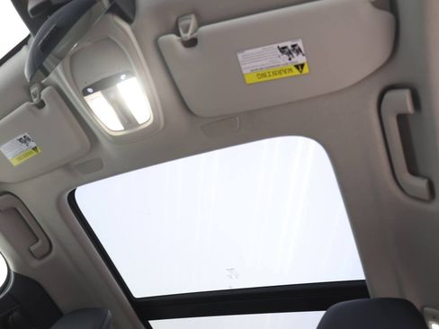 Certified 2024 Volvo XC40 B5 Plus w/ Protection Package Premier image 19