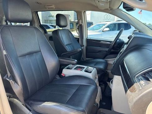 Used 2015 Chrysler Town & Country Touring-L w/ Driver Convenience Group FWD image 29