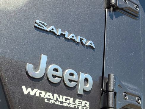 Used 2020 Jeep Wrangler Unlimited Sahara AWD/4WD image 17