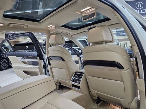 Used 2019 BMW 740i RWD image 25