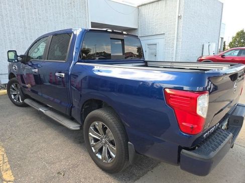 Used 2017 Nissan Titan SV AWD/4WD image 4