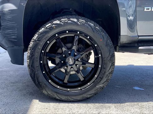 Used 2016 GMC Canyon SLE RWD image 8