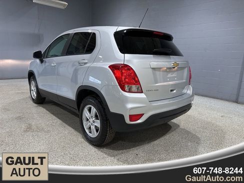 Used 2022 Chevrolet Trax LS w/ Tint and Cruise Package image 6