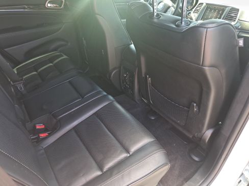 Used 2017 Jeep Grand Cherokee Overland AWD/4WD image 11