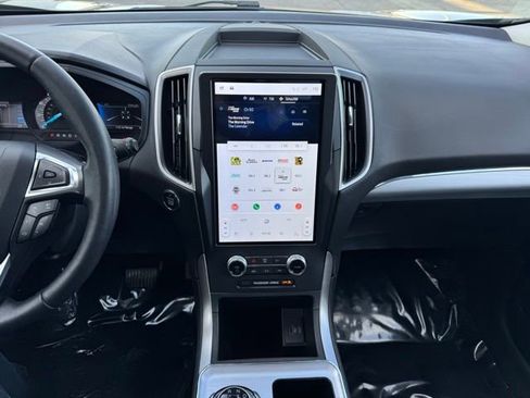 Certified 2022 Ford Edge SEL w/ Convenience Package AWD/4WD image 2