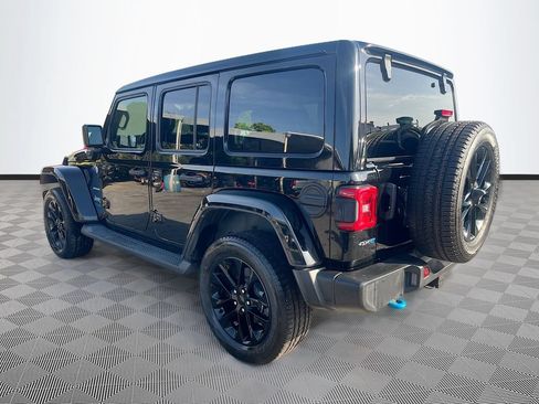 Used 2022 Jeep Wrangler Unlimited Sahara w/ Cold Weather Group AWD/4WD image 8