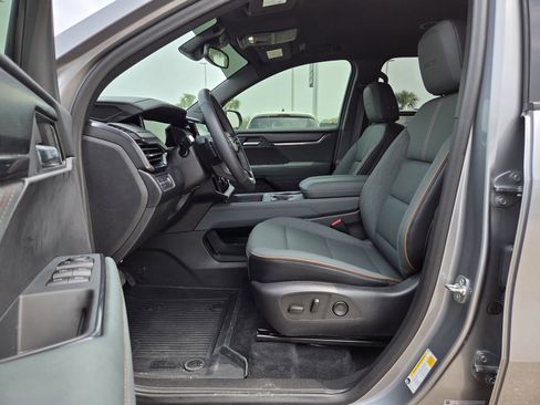 Used 2025 GMC Acadia AT4 w/ LPO, Floor Liner Package AWD/4WD image 13