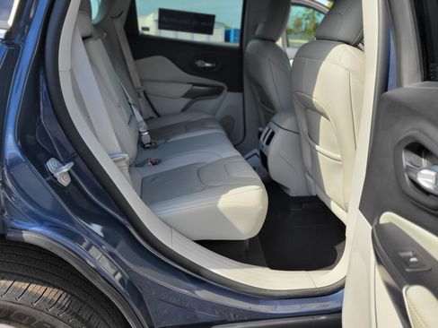 Used 2020 Jeep Cherokee Limited image 32