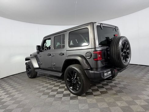 Used 2025 Jeep Wrangler Unlimited Sahara AWD/4WD image 9