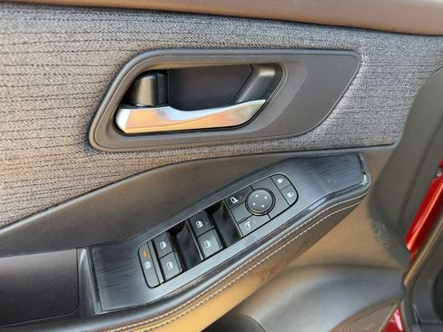Used 2021 Nissan Rogue SV FWD image 13