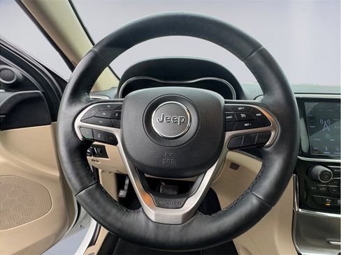 Used 2019 Jeep Grand Cherokee Limited w/ Trailer Tow Group IV image 13