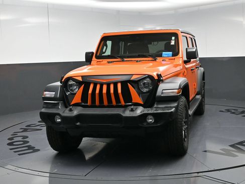 Used 2025 Jeep Wrangler Unlimited Sport AWD/4WD image 13