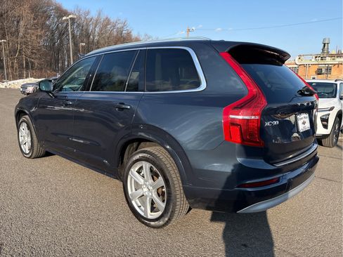 Used 2022 Volvo XC90 T5 Momentum image 5
