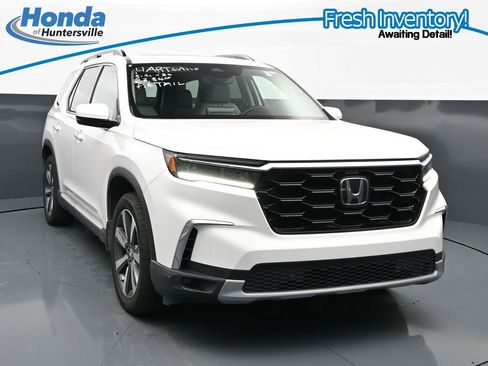 Used 2024 Honda Pilot Touring image 1