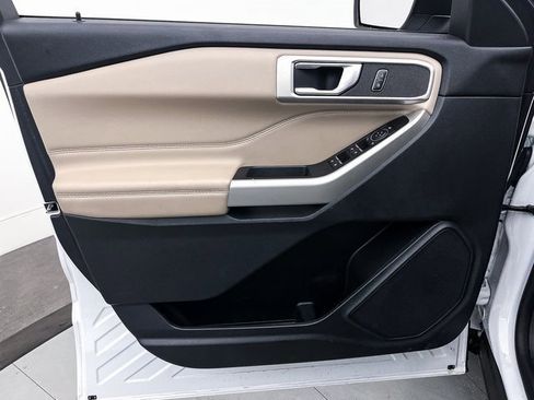 Used 2021 Ford Explorer XLT image 16
