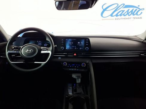 Used 2025 Hyundai Elantra Hybrid FWD image 14