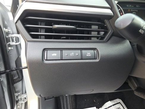 Used 2025 Nissan Altima 2.5 SV image 14