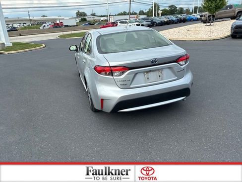 Used 2021 Toyota Corolla LE w/ Carpet Mat Package (TMS) FWD image 11