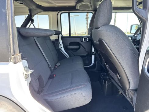 Used 2024 Jeep Wrangler Unlimited Rubicon image 34