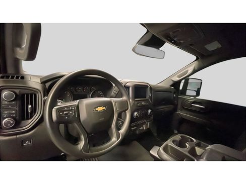 Used 2024 Chevrolet Silverado 2500 Custom w/ Custom Value Package image 10