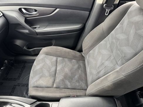 Used 2015 Nissan Rogue S image 19