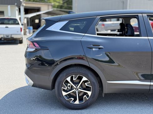 Used 2024 Kia Sportage EX FWD image 9