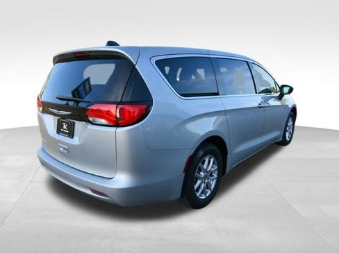 Used 2024 Chrysler Voyager LX FWD image 7