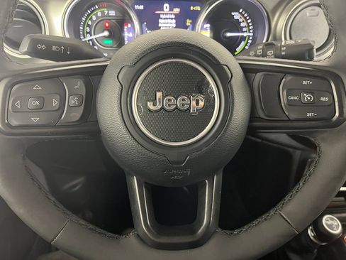 Used 2023 Jeep Wrangler Unlimited w/ Sun & Screen Package image 23