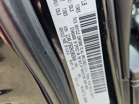 Used 2017 Jeep Grand Cherokee Limited image 14