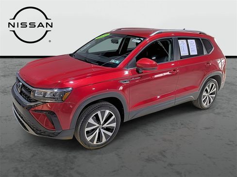 Used 2022 Volkswagen Taos SE image 1