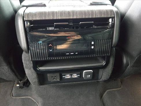 Used 2022 Jeep Wagoneer Series II RWD image 17