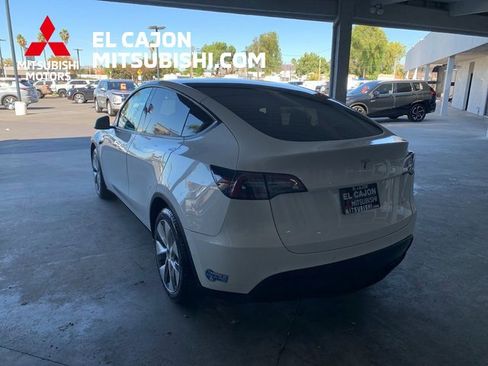 Used 2021 Tesla Model Y Long Range image 8