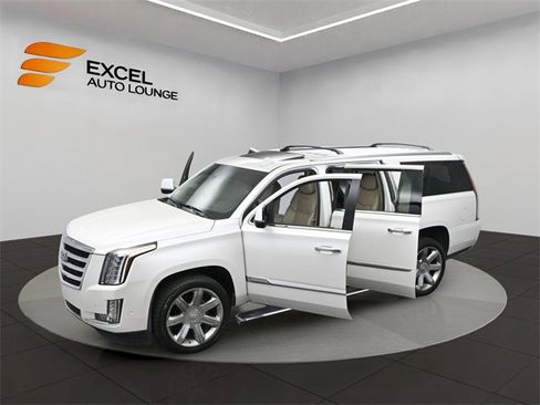 Used 2017 Cadillac Escalade ESV Premium Luxury image 54