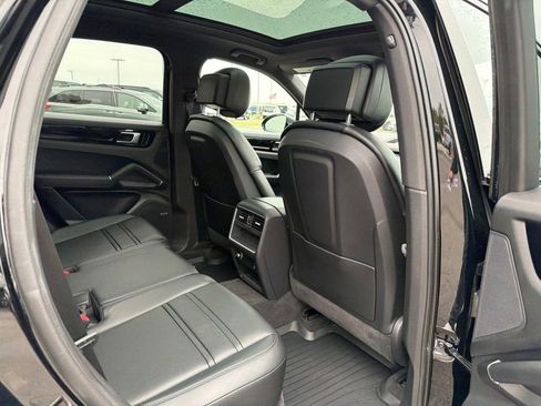 Used 2021 Porsche Cayenne AWD/4WD image 19
