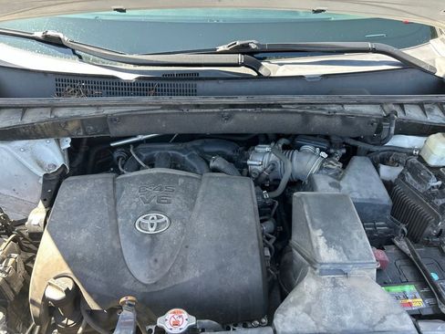 Used 2018 Toyota Highlander XLE AWD/4WD image 15