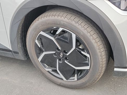 Used 2024 Hyundai Ioniq 5 SEL image 3