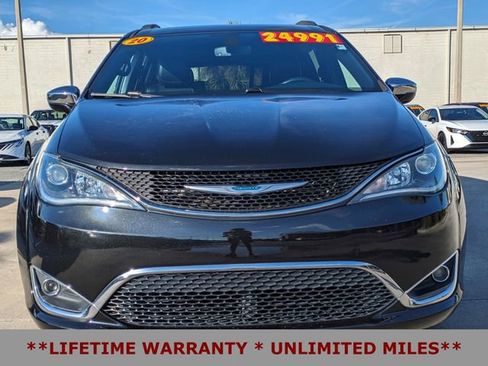 Used 2020 Chrysler Pacifica Limited image 3
