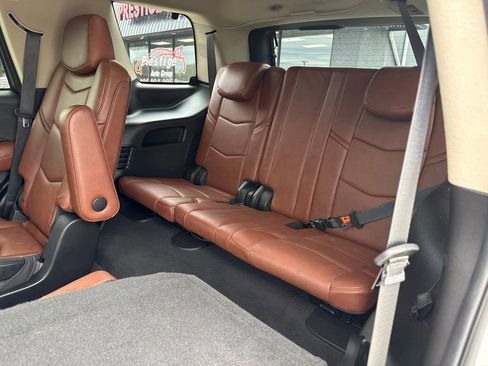 Used 2019 Cadillac Escalade Premium Luxury AWD/4WD image 18