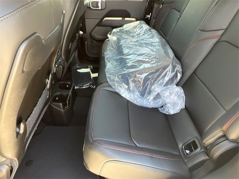 New 2025 Jeep Gladiator Rubicon w/ Convenience Group image 15