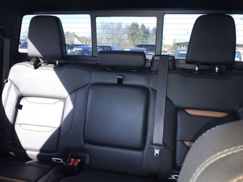 Used 2022 GMC Sierra 1500 AT4 w/ AT4 Preferred Package image 21