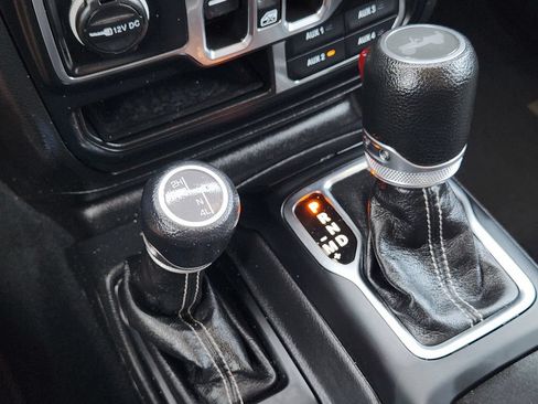 Used 2023 Jeep Wrangler Unlimited Sahara w/ Cold Weather Group AWD/4WD image 23