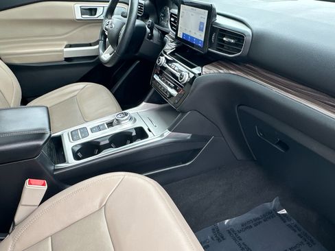 Certified 2021 Ford Explorer Limited w/ Equipment Group 301A image 17