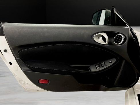 Used 2020 Nissan 370Z Coupe RWD image 19