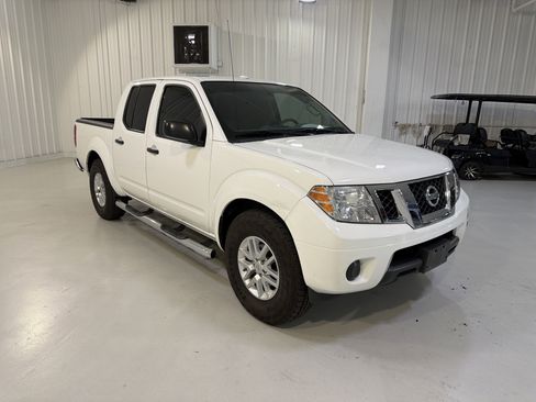 Used 2015 Nissan Frontier SV RWD image 7